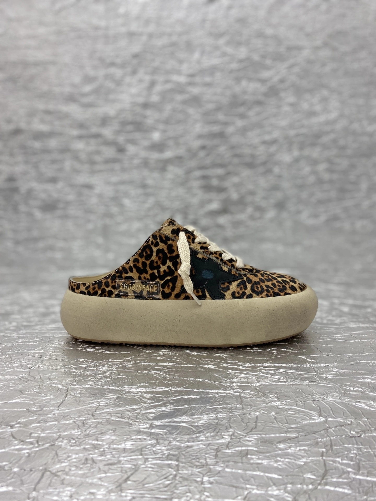 OOBB-- 6642 GWF00383.F003331.81472 Space cowhide item:E-X362J2908T